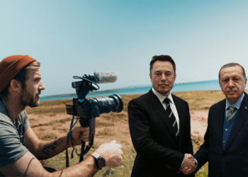 Emmy ödüllü gazeteci Johnny Harris, Elon Musk’ı eleştirdi: Gazetecilere gizli sansür uygulamasına tepki gösterdi