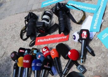 Türkiye’de gazetecilere yönelik adli kontrol ve online sansür yaygınlaşıyor