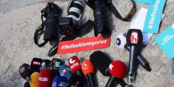 Türkiye’de gazetecilere yönelik adli kontrol ve online sansür yaygınlaşıyor