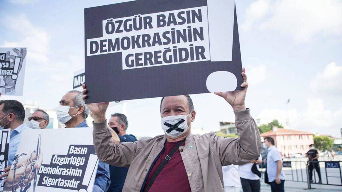 Türkiye’de basın özgürlüğü karanlıkta: Gözaltılar, tutuklamalar, sansür ve ekran karartmaları artıyor