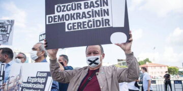 Türkiye’de basın özgürlüğü karanlıkta: Gözaltılar, tutuklamalar, sansür ve ekran karartmaları artıyor