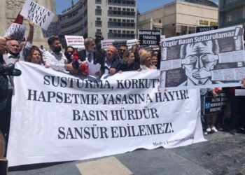 Muhalif medyaya yasayla baskı: 70 gazeteciye soruşturma, 15 gözaltı