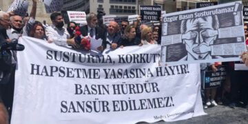 Muhalif medyaya yasayla baskı: 70 gazeteciye soruşturma, 15 gözaltı