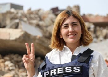İsrail, Lübnanlı gazeteciyi tehdit etti; sığındığı evi vurdu