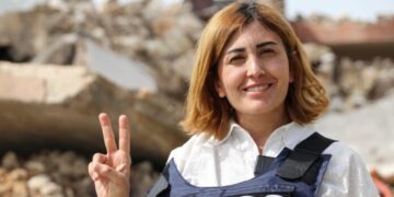 İsrail, Lübnanlı gazeteciyi tehdit etti; sığındığı evi vurdu